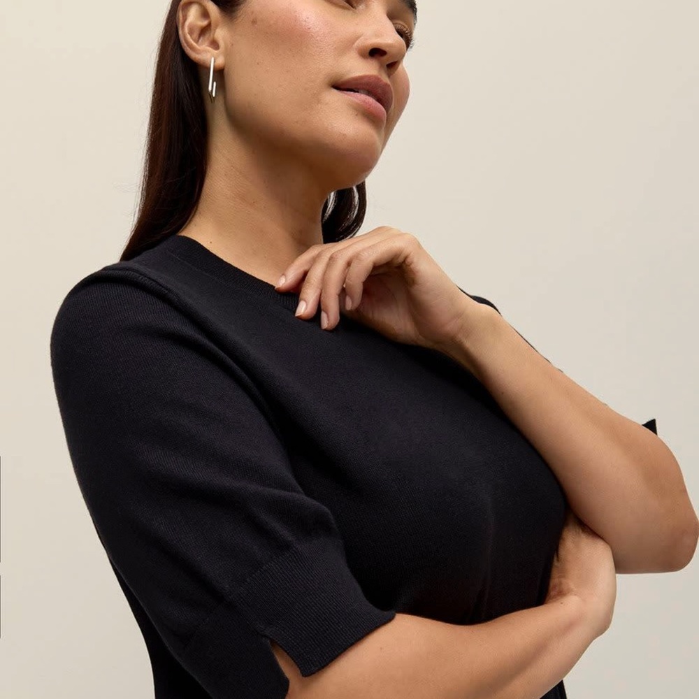 Penningtons Black Fitted 3/4 Sleeve Top. T20